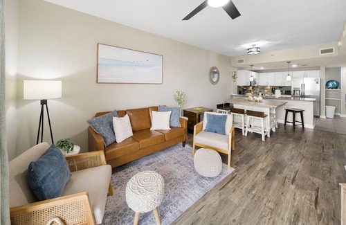 Panama City Beach Condominio | PCB condo with gulf views, pools, hot tub, tiki bar and more! small dog ok