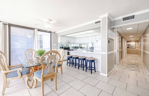 Panama City Beach Condominio | PCB Sunset Breeze: beachfront, wrap balcony, bedrooms overlooking Gulf & pool