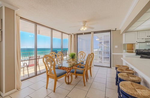Panama City Beach Condominio | PCB Sunset Breeze: beachfront, wrap balcony, bedrooms overlooking Gulf & pool