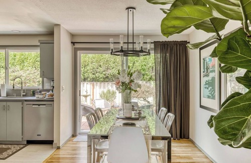 West Haven-Sylvan Casa | PDX Launching Pad - 2 bedroom house in a close-in, quiet Portland neighborhood