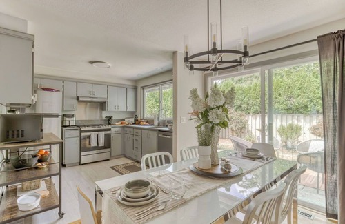 West Haven-Sylvan Casa | PDX Launching Pad - 2 bedroom house in a close-in, quiet Portland neighborhood