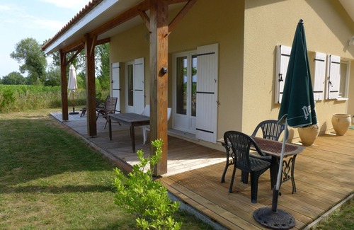 Blaignan Casa | peace among the vinyards