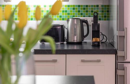 Nusle Apartamento | Peace and Comfort Near Center with Balcony, 500MB WIFI
