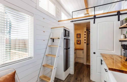 Apple Valley Apartamento | Peace and Tranquility private hot tub,deck,and bbq
