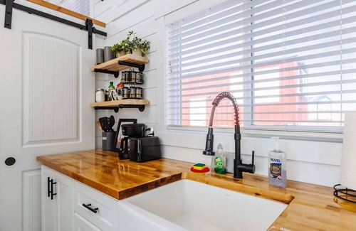 Apple Valley Apartamento | Peace and Tranquility private hot tub,deck,and bbq