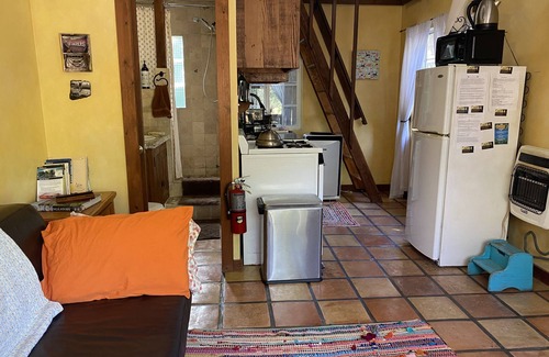 Topanga Cabina | Peace Cabin Creekside