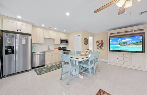Sanibel Casa | Peace, Love & Shells: Charming 2 Bedroom Beach Cottage Steps to the Gulf!