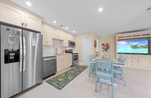 Sanibel Casa | Peace, Love & Shells: Charming 2 Bedroom Beach Cottage Steps to the Gulf!