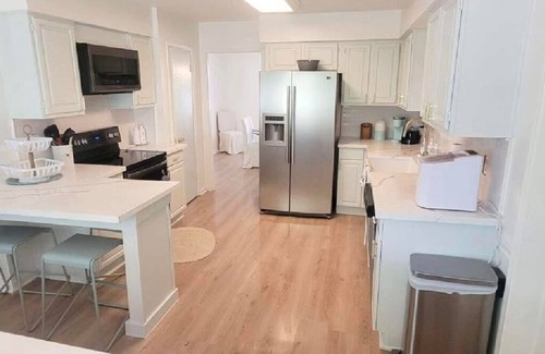 Cedar Lane Casa | Peace, luxury and fishing under 100 year old oaks