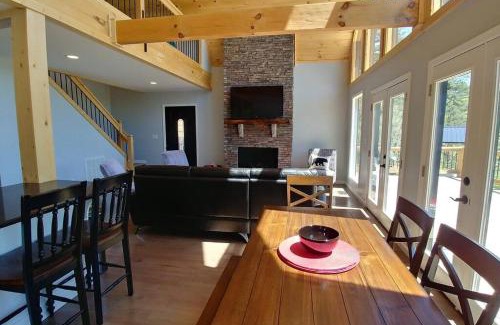 Bryson City Casa | Peace of Heaven ~ Modern Chic Cabin w/Majestic Mountain Views