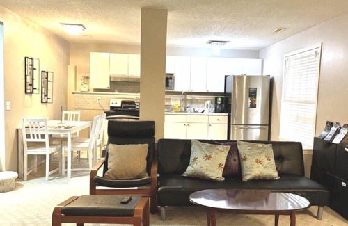 Signal Hill Apartamento | Peace of mind property is a Studio with separate entrance and wet bar