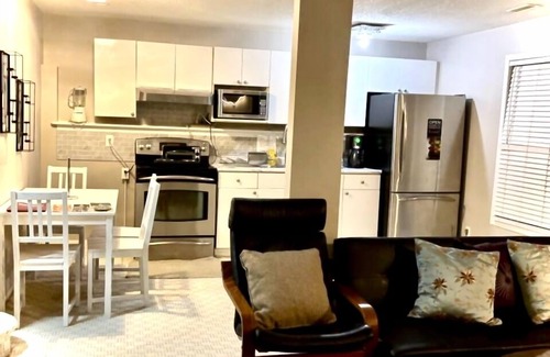 Signal Hill Apartamento | Peace of mind property is a Studio with separate entrance and wet bar