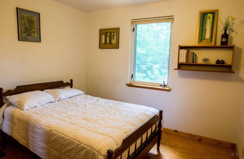 Southeast Raleigh Casa | Paz y privacidad en un hogar de estilo colonial holandés
