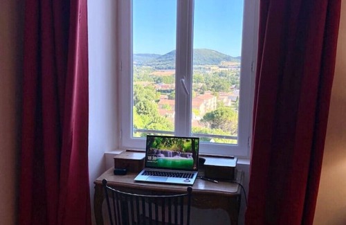 Montboucher-sur-Jabron Apartamento | Peaceful retreat in Drome Provencale Castel
