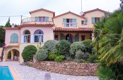 Plage de la Garonnette Villa | 1930s villa, peaceful, close to the sea