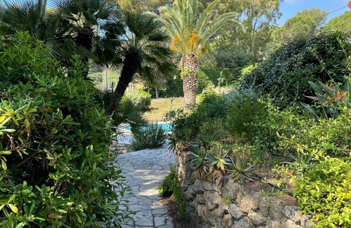 Plage de la Garonnette Villa | 1930s villa, peaceful, close to the sea