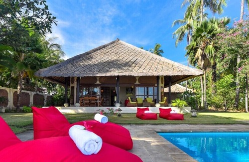 Bukti Villa | Peaceful 2 Bedroom Beachfront Villa North Bali