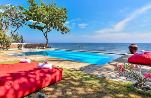 Bukti Villa | Peaceful 2 Bedroom Beachfront Villa North Bali
