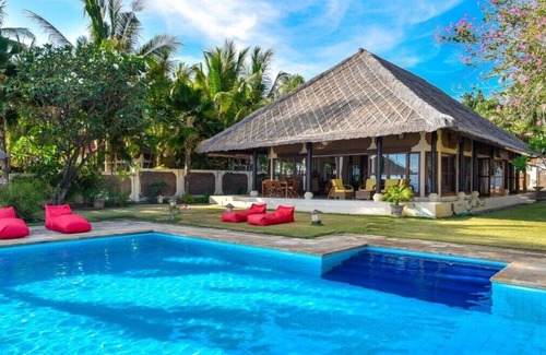 Bukti Villa | Peaceful 2 Bedroom Beachfront Villa North Bali