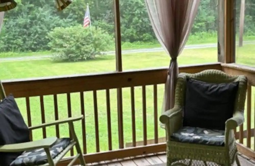 Jordan Cabina | Peaceful 2 Bedroom Cabin- Foery Path