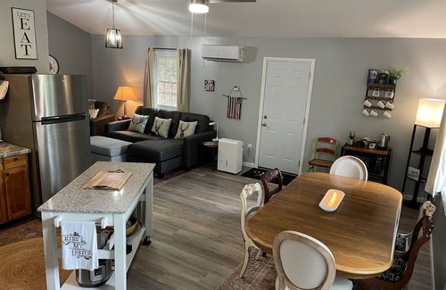 Lost River Casa | Peaceful 2 bedroom cottage in Lost River w/ stream