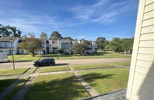Shenandoah Casa | Peaceful 2 story twnhme *Sleep 6* 18 Min to LSU*