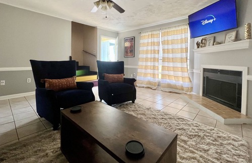 Shenandoah Casa | Peaceful 2 story twnhme *Sleep 6* 18 Min to LSU*