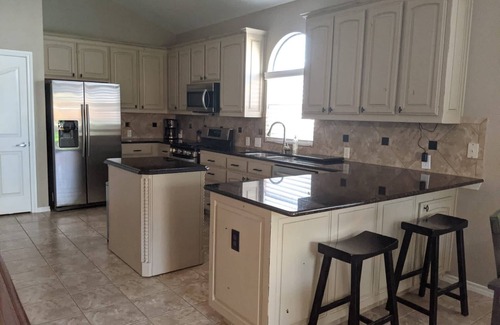 Keller Casa | Peaceful 3/2 with Backyard Garden