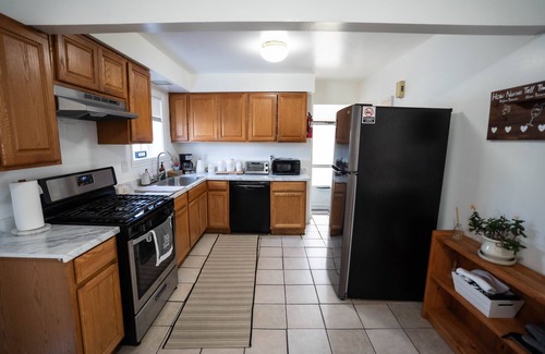 Madison Heights Casa | Spacious 3-Bedroom Getaway in Madison Heights – Ideal for Families & Groups