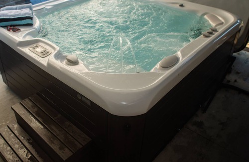 Chatham-Kent Casa | Peaceful 3 Bedroom Home w/ Hot Tub + Games Room