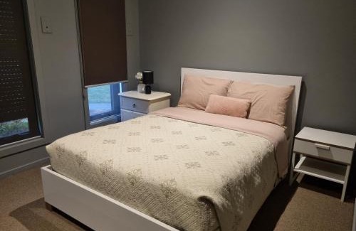 Kurunjang Casa | Peaceful 3 bedroom house in Melton Vic