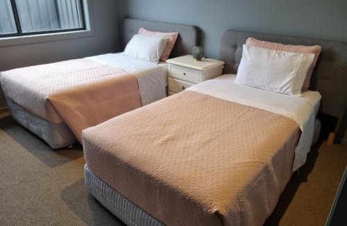 Kurunjang Casa | Peaceful 3 bedroom house in Melton Vic