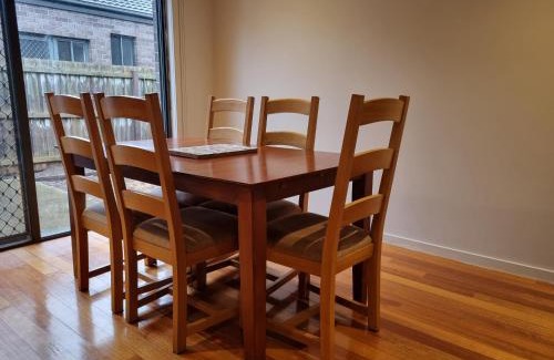 Kurunjang Casa | Peaceful 3 bedroom house in Melton Vic