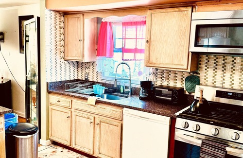 Newark Casa | Peaceful 3Bedroom Home -Near EWR/NYC