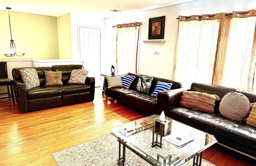 Newark Casa | Peaceful 3Bedroom Home -Near EWR/NYC