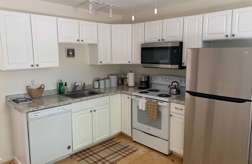 Waynesboro Casa | Peaceful 3BR, 2BA Mountain and River View - Walk Downtown!