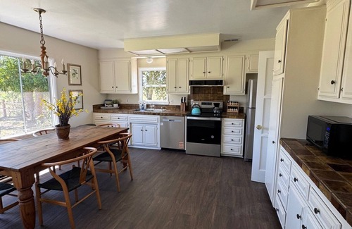Solvang Otro | Peaceful 3BR Lavender Farmhouse Retreat