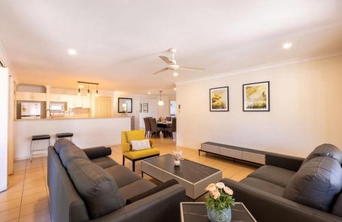 Springfield Casa | Peaceful 4B2B Sweet Home w Backyard at Springfield