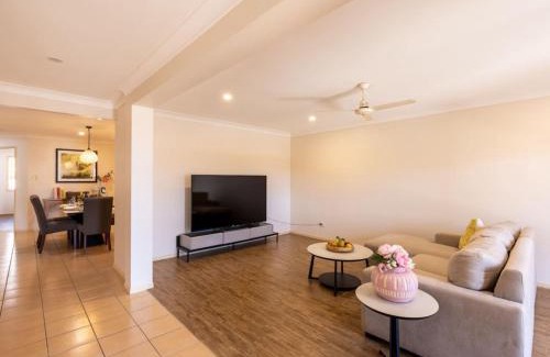 Springfield Casa | Peaceful 4B2B Sweet Home w Backyard at Springfield