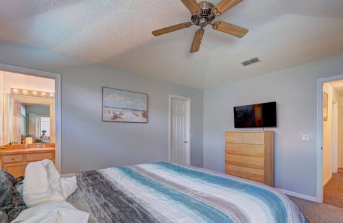 Haines City Casa | Peaceful 4BR Golf Resort Pool Home Near Disney and Legoland
