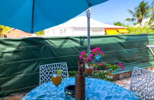 Sainte-Anne Apartamento | Peaceful and spacious APT, with balcony + Jacuzzi 5min from beach