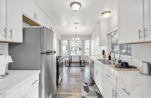 Sacramento Casa | Peaceful and spacious family-friendly home perfect for long term stay