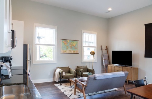 Detroit Apartamento | Peaceful and Stylish Historic Apt!