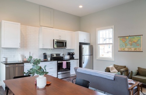Detroit Apartamento | Peaceful and Stylish Historic Apt!