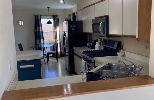 Middletown Casa | Peaceful and vacation ready home near beaches, mansions and golf