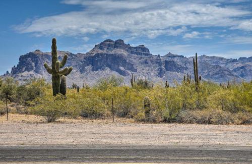 Apache Junction Apartamento | Peaceful Apache Junction Condo about 1 Mi to Downtown!