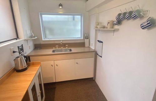 Omaui Apartamento | Peaceful beachside studio. Pet friendly