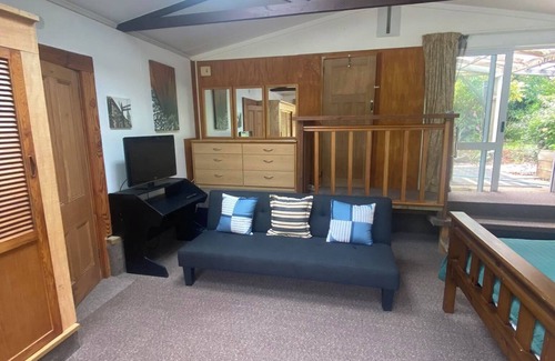 Omaui Apartamento | Peaceful beachside studio. Pet friendly