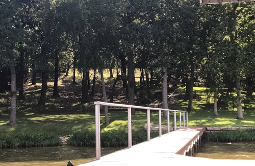 Azle Casa | Pacífica y hermosa frente al lago 3 BR / 3 BA Hideaway en Eagle Mountain Lake