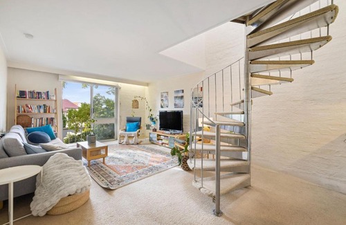 Kingston Casa | Peaceful Bedroom Close To Train Station